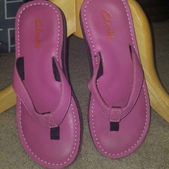 Clarks Shoes - Pink!! Clarks leather flip flops thongs